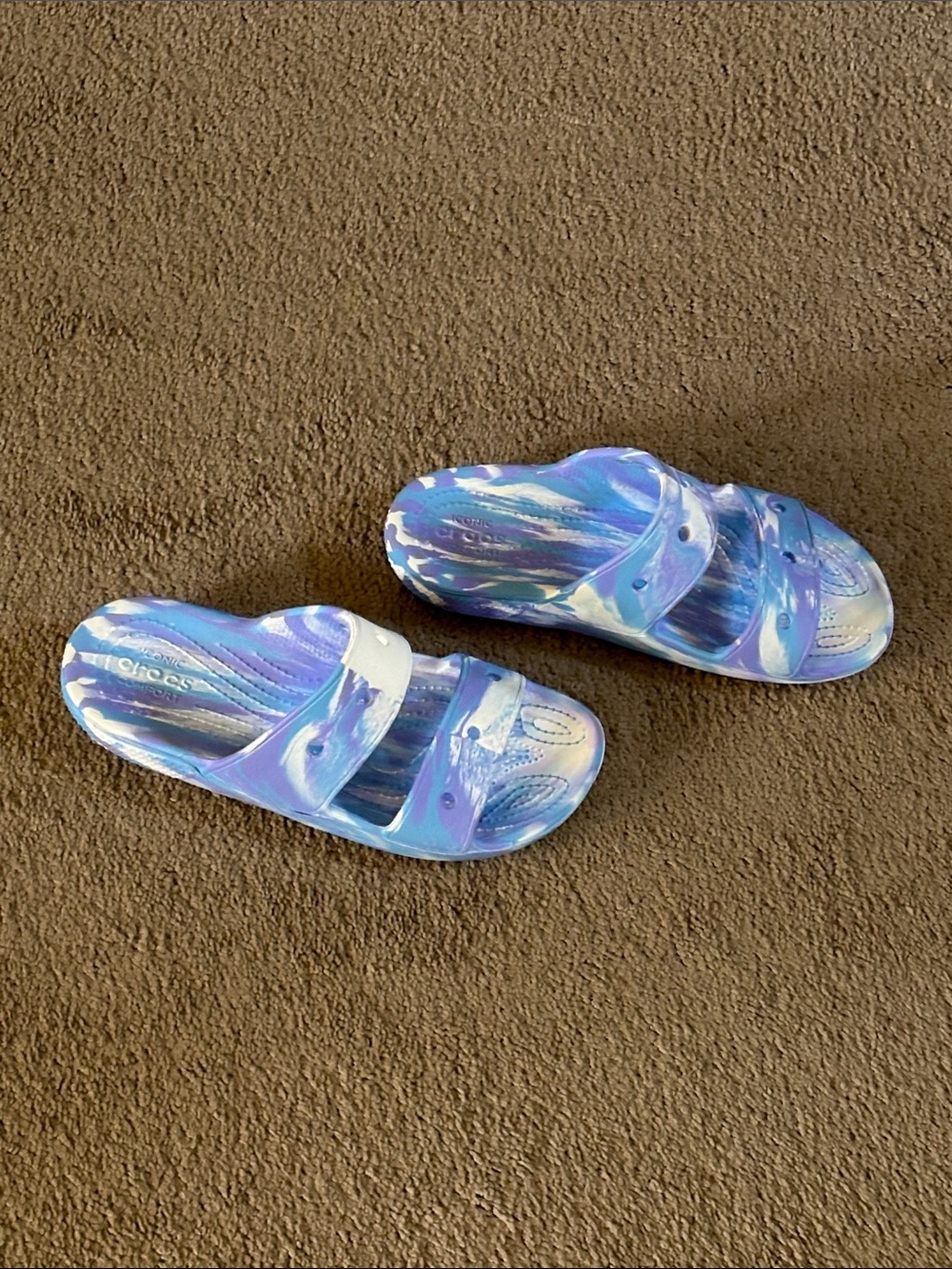 Women’s crocs classic Colorful Marbled Slide Sandals - Blue & Purple